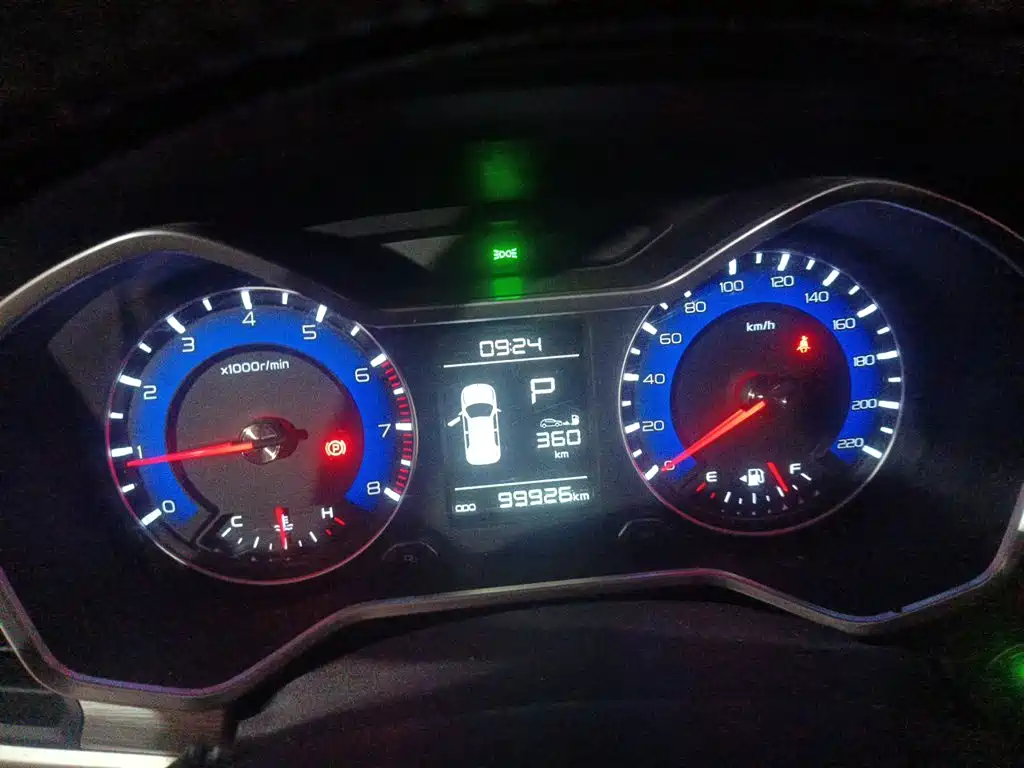 Фото 7 - Geely Vision X3