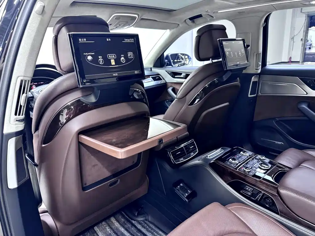 Photo 12 - Audi A8