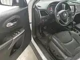 Фото 16 - Jeep Cherokee