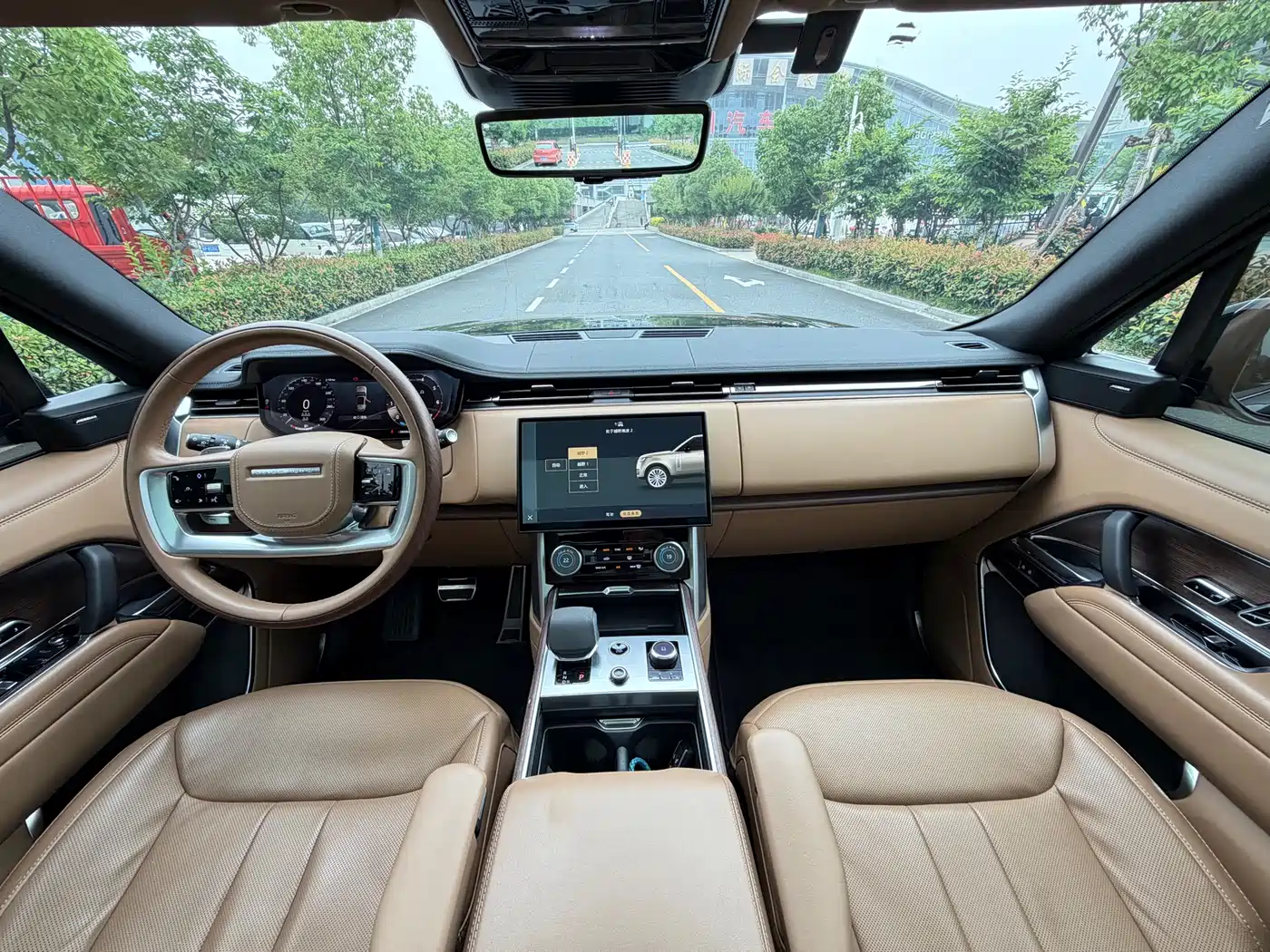 Land Rover Range Rover 2023 3.0 L6 400PS Golden Age 7-Seater Long Wheelbase фото 14