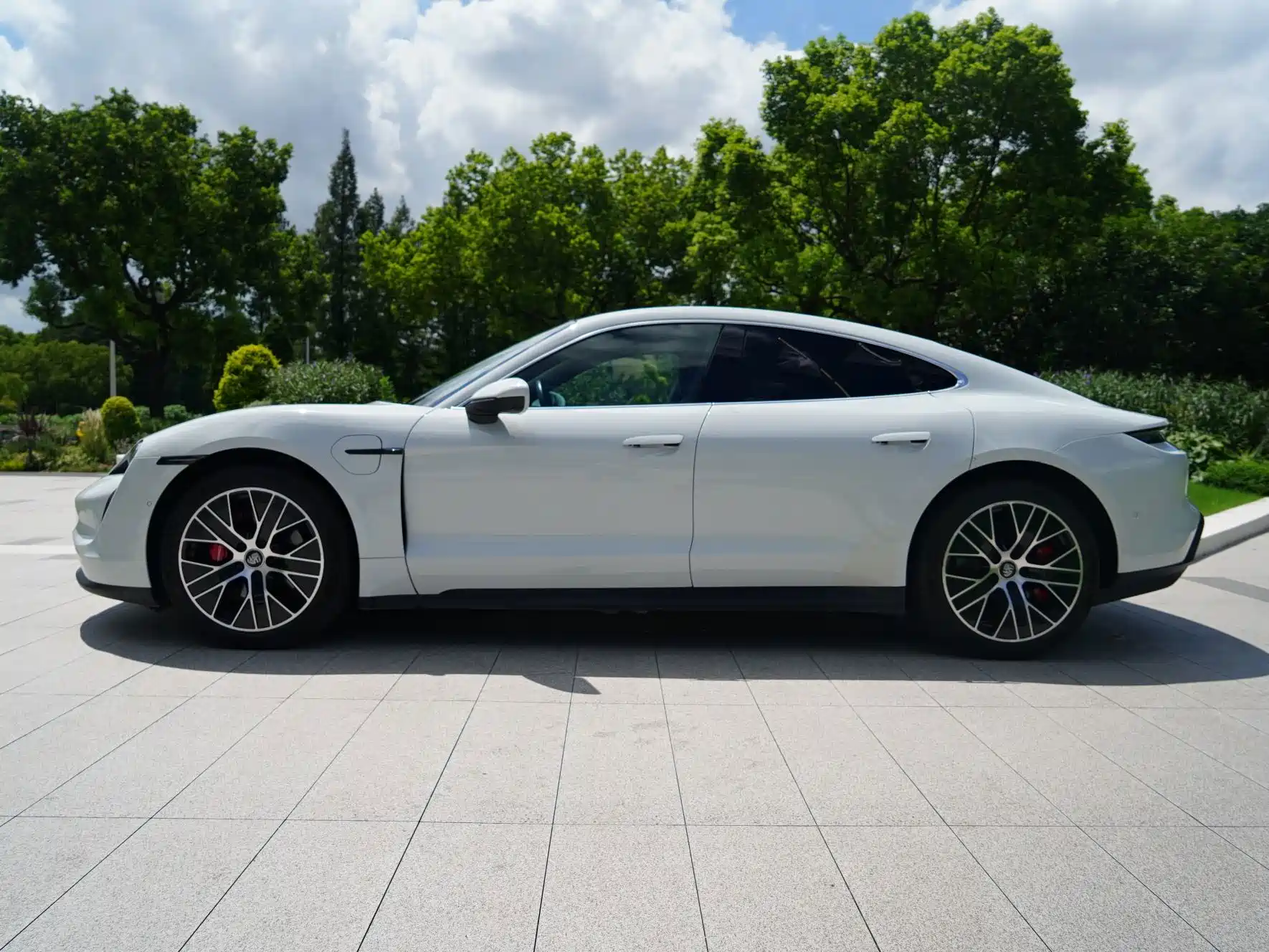 Photo 3 - Porsche Taycan