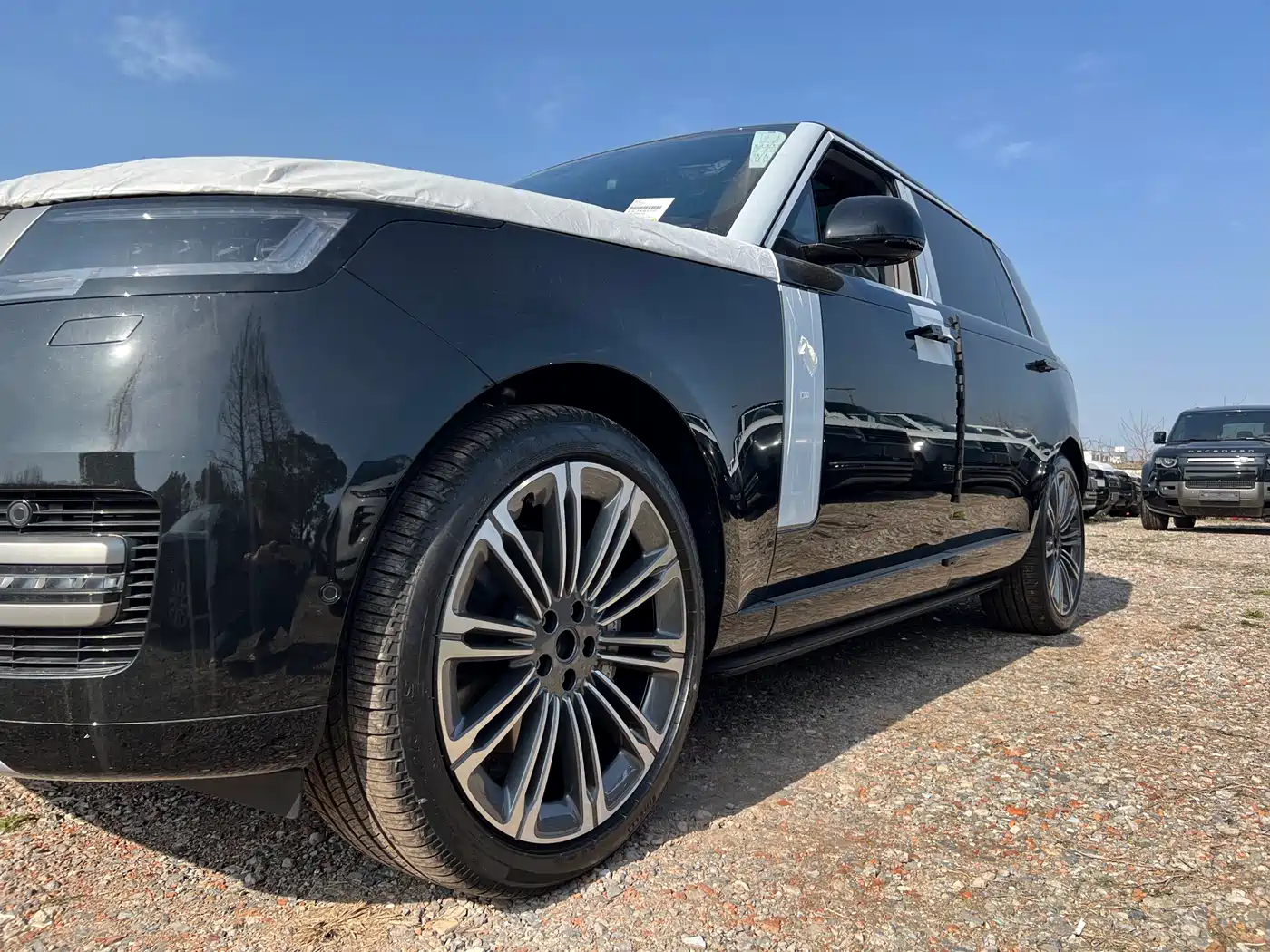 Land Rover Range Rover 2026 Model 3.0 L6 400PS SE Long Wheelbase Version фото 4