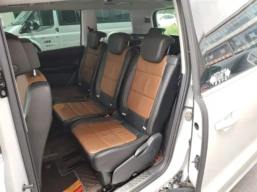 Volkswagen Sharan 2014 2.0TSI Comfort фото 17