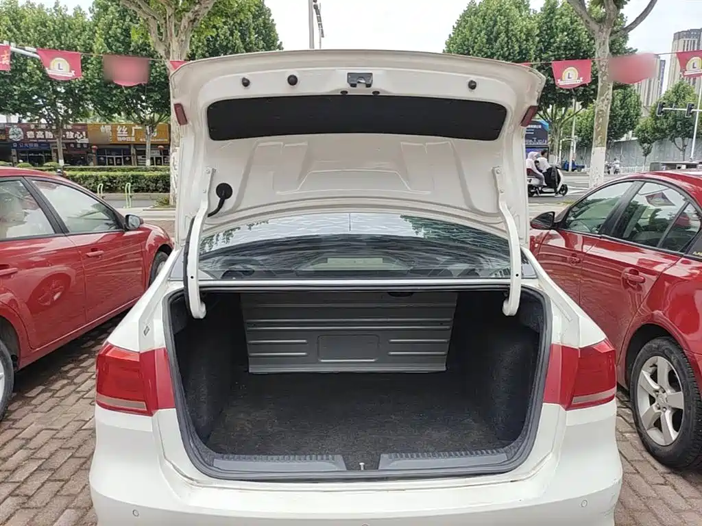 Volkswagen Santana 2015 1.6L Automatic Comfort Edition фото 19