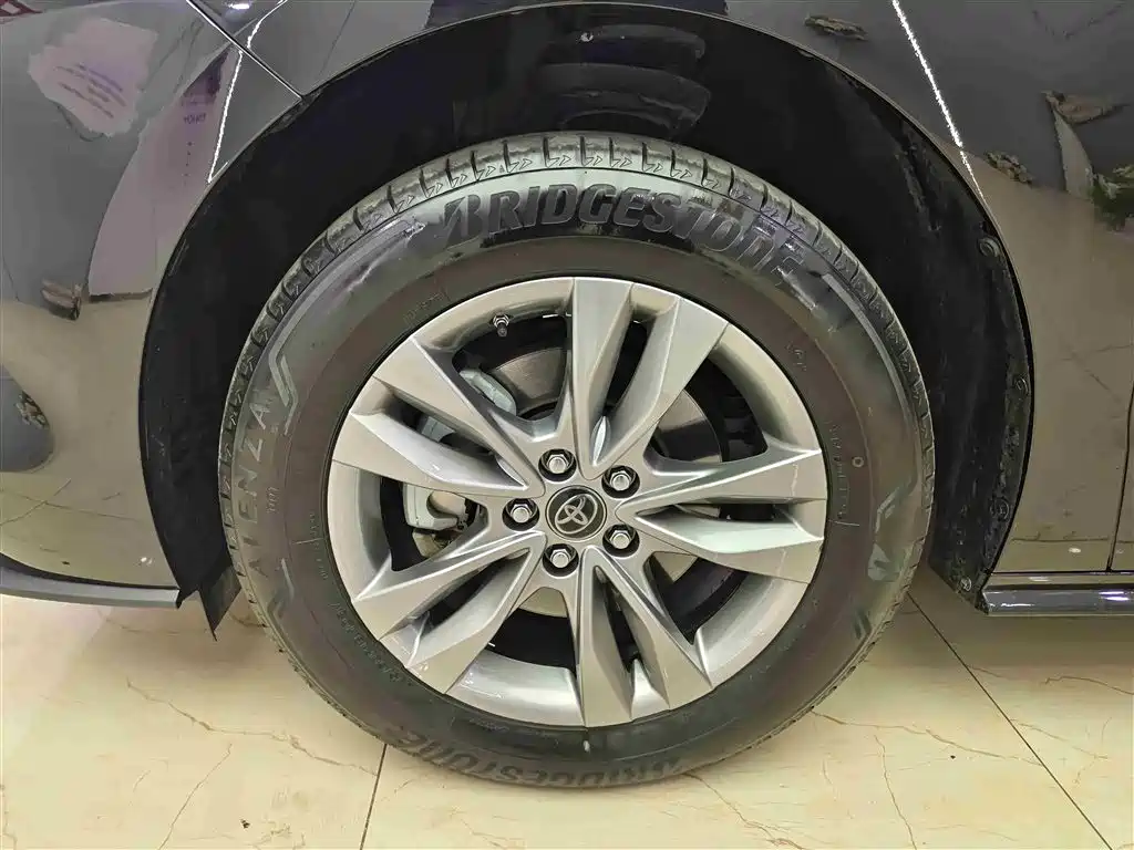 Toyota Sienna 2023 2.5L Hybrid Comfort Edition фото 8