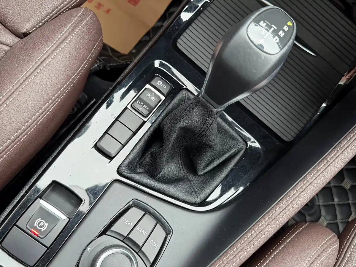 BMW X1 2019 sDrive18Li Premium Model фото 18