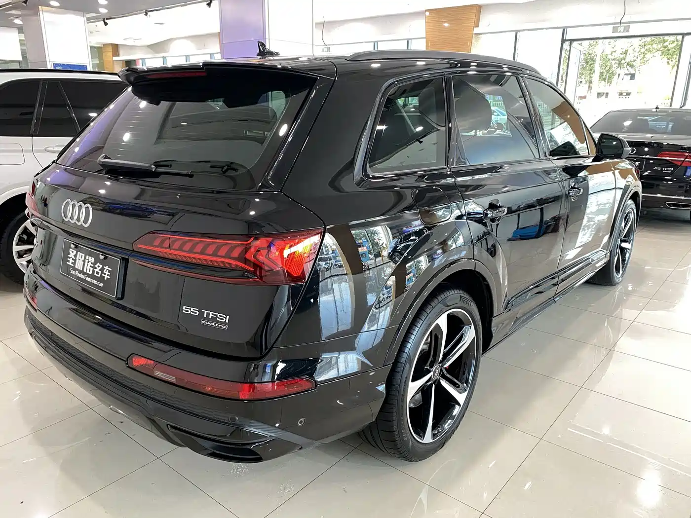 Фото 6 - Audi Q7