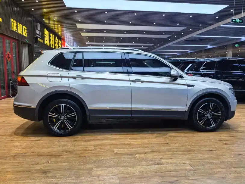 Volkswagen Tiguan L 2019 330TSI Automatic 2WD Panorama Comfort Edition China VI фото 17