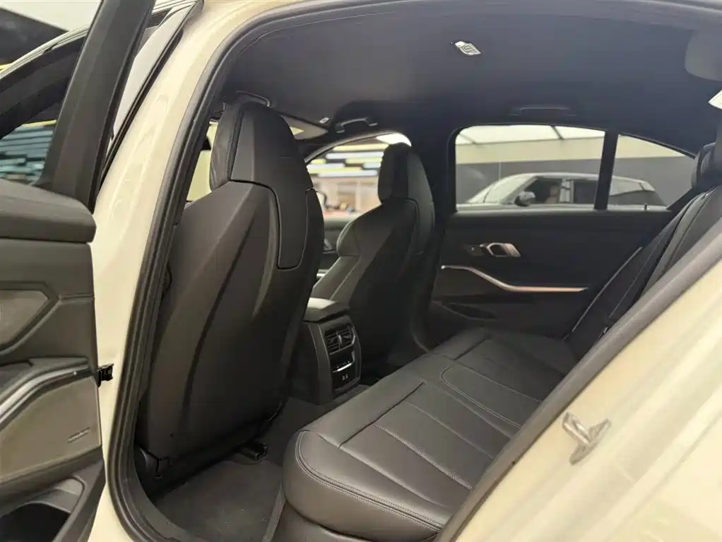 BMW M3 2024 M3 Sedan M xDrive Competition фото 11