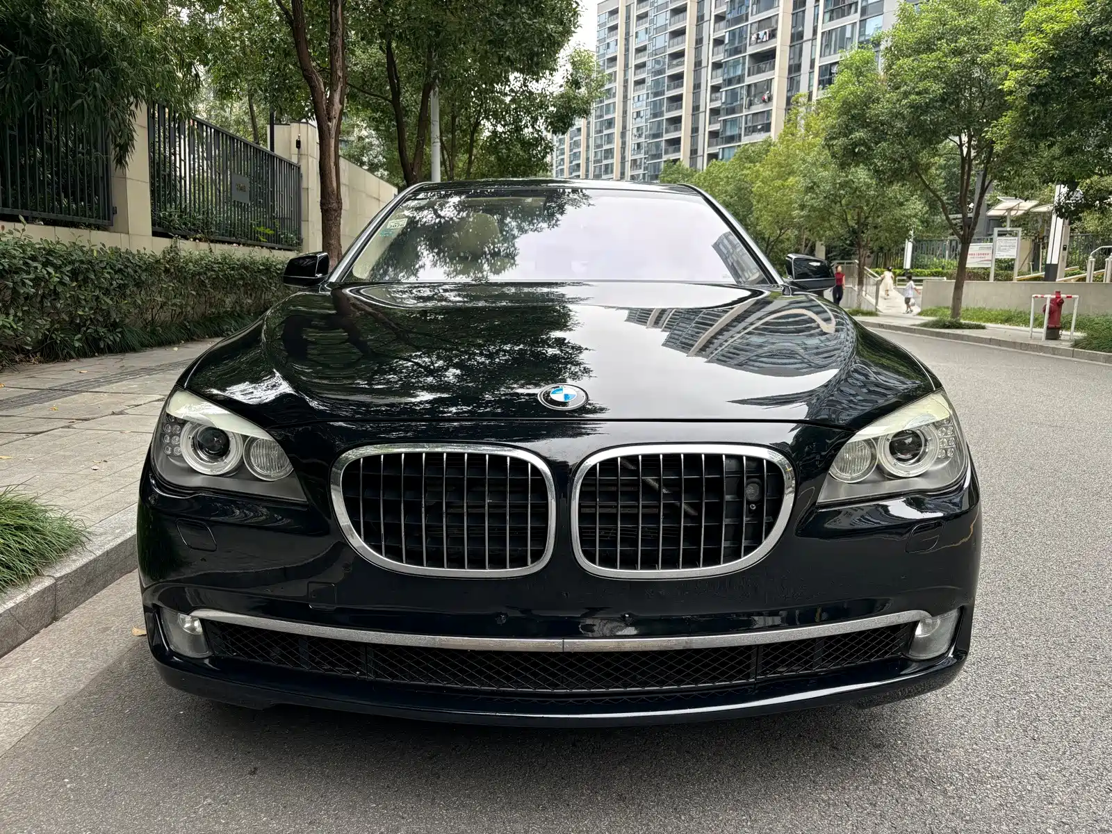 Photo 2 - BMW 7 Series