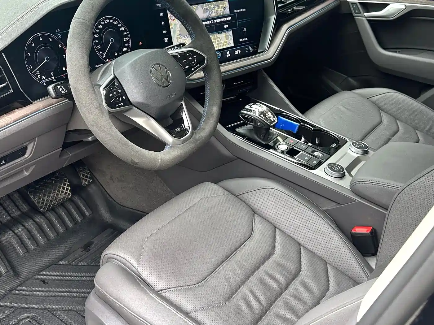 Volkswagen Touareg 2021 3.0TSI R-Line Classic Sport Package фото 4