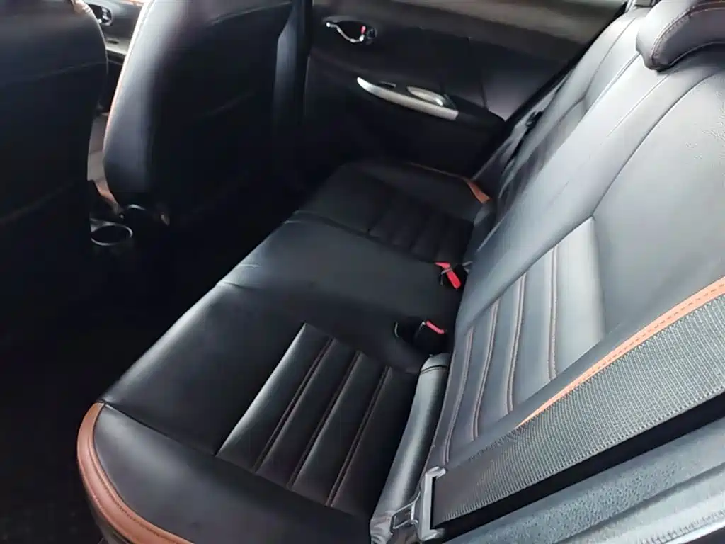 Toyota YARiS L Zhi Xuan 2015 1.5E Auto Charming Edition фото 17
