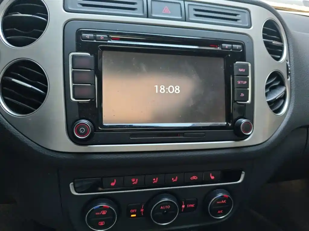 Volkswagen Tiguan 2015 1.8TSI Automatic 2WD Highline фото 6