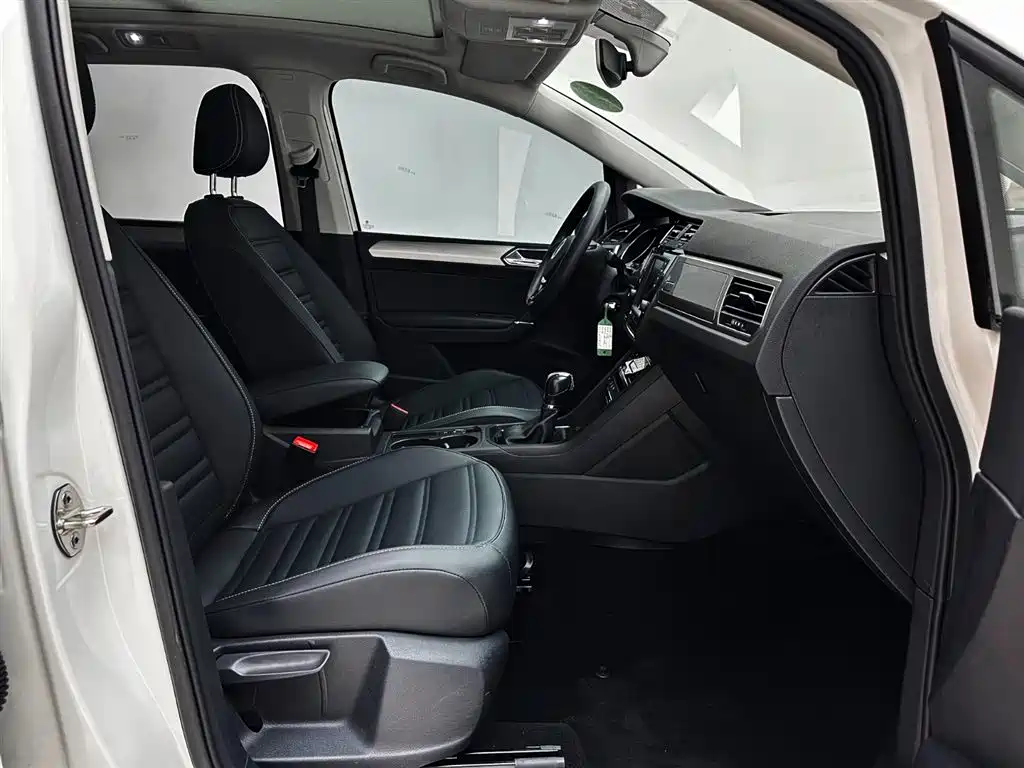 Volkswagen Touran 2021 Touran L 280TSI DSG Comfort Edition 7-seater фото 21