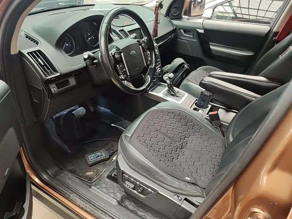 Land Rover Freelander 2 2015 2.0T Si4 HSE Luxury Collector's Edition фото 15