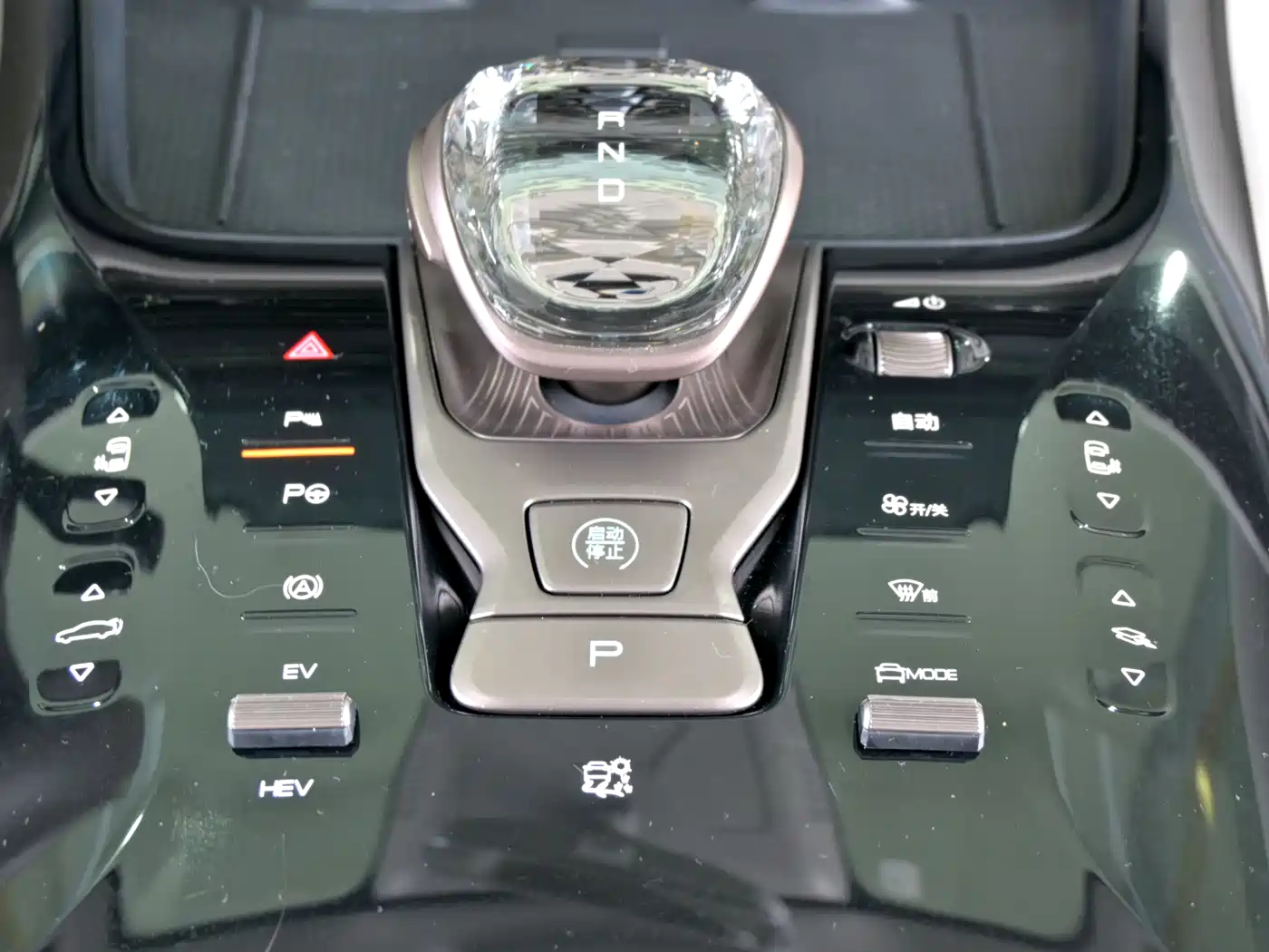 Denza D9 2022 DM-i 970 AWD Flagship фото 18