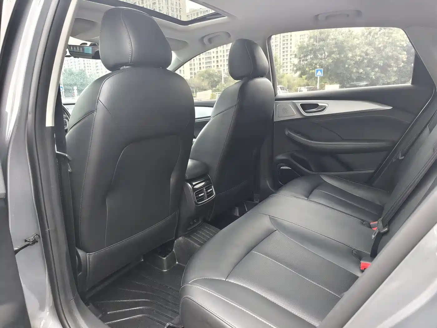 Roewe i6 MAX EV 2020 2020 Model 1.5T PHEV Cool Edition
