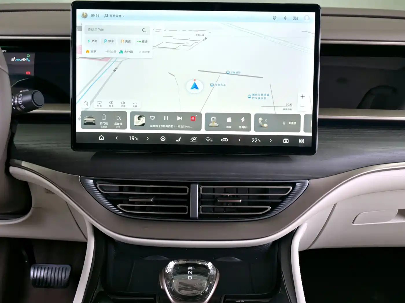 Denza D9 2022 DM-i 970 AWD Flagship фото 16