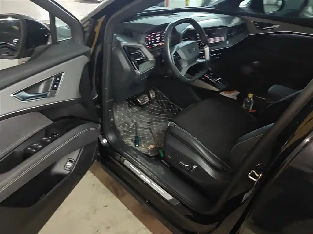 Audi Q5 e-tron 2023 40 e-tron Starlight Edition Brocade Package фото 16