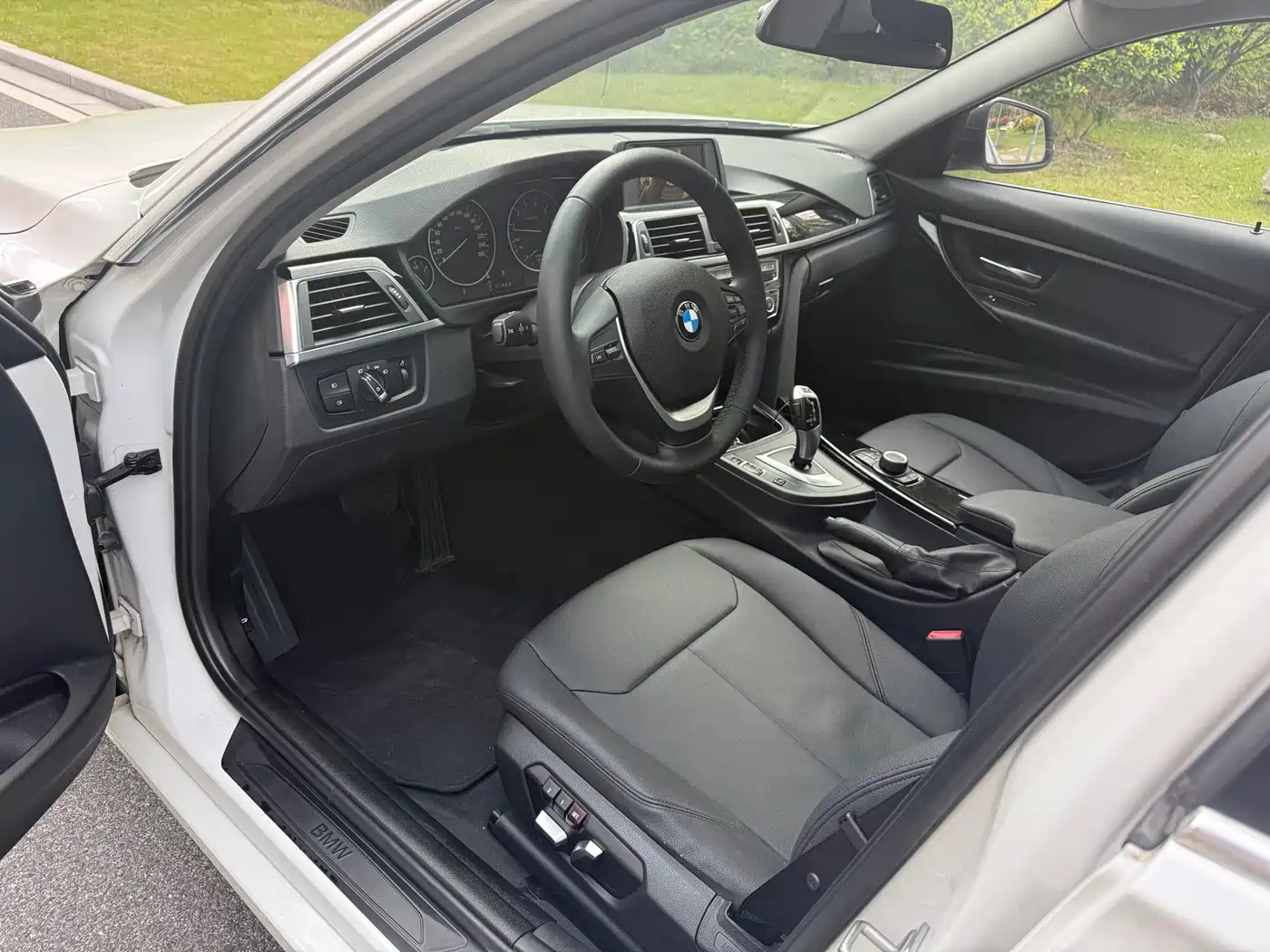 BMW 3 Series 2016 320Li Fashion Model фото 9