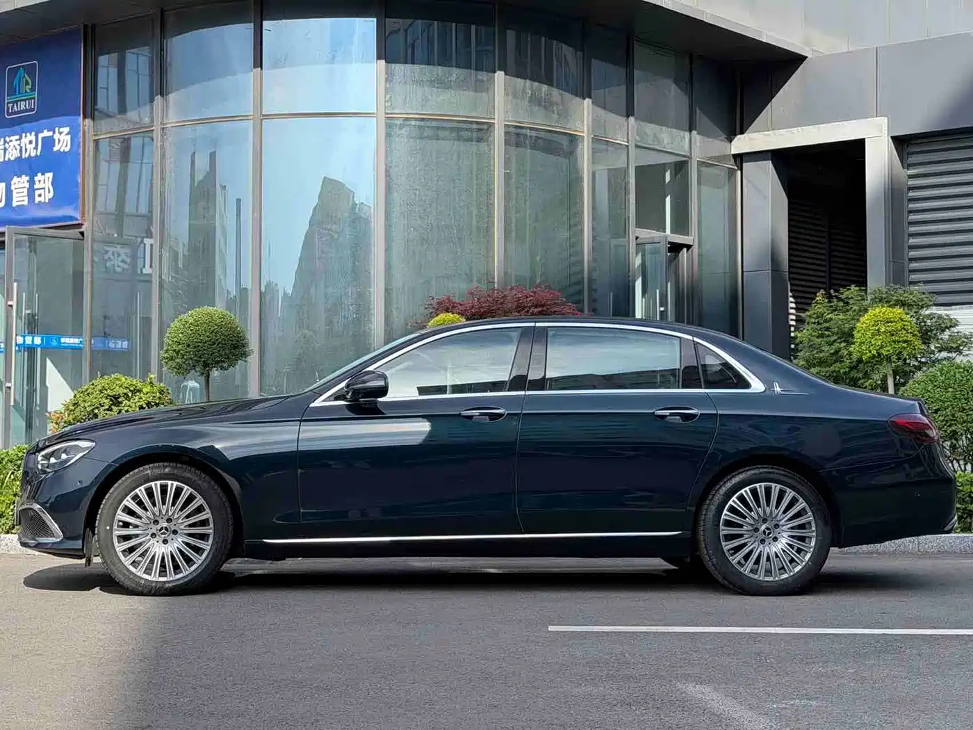 Mercedes-Benz E-Class 2023 E 300 L Luxury фото 4