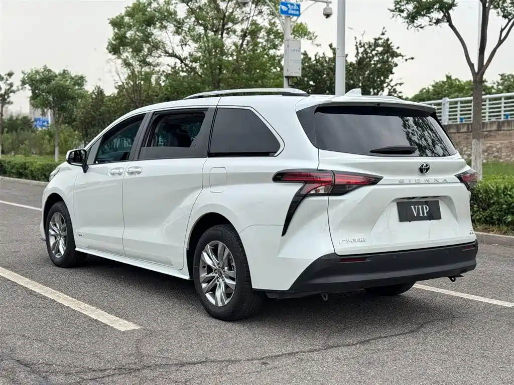 Toyota Sienna 2024 2.5L Hybrid Comfort Edition фото 5