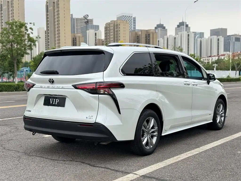 Toyota Sienna 2024 2.5L Hybrid Comfort Edition фото 6