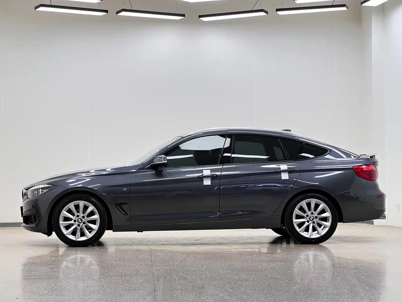 BMW 3 Series GT 2019 320i Fashion Model фото 4
