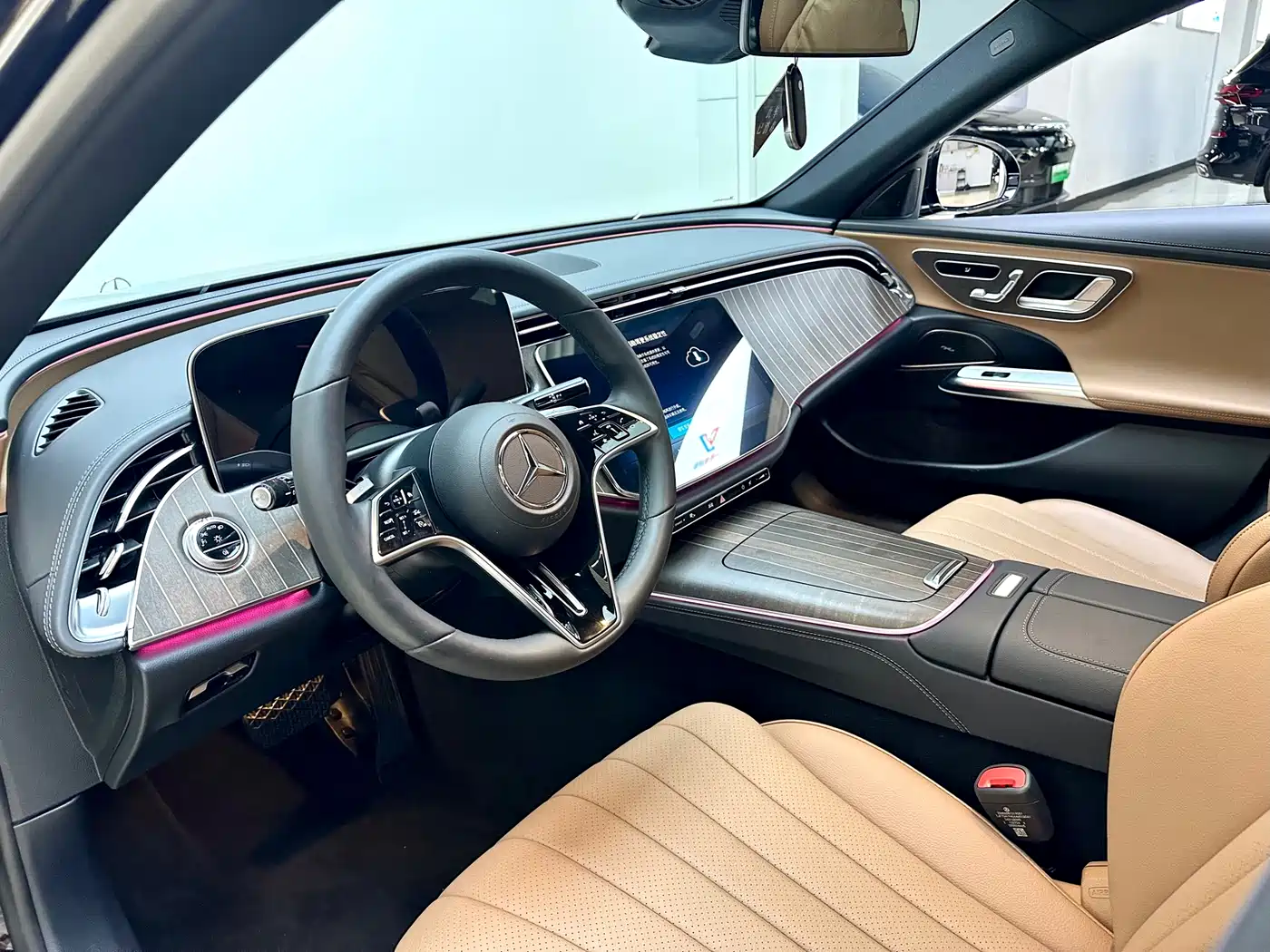 Mercedes-Benz E-Class 2024 E 300 L Fashion фото 9
