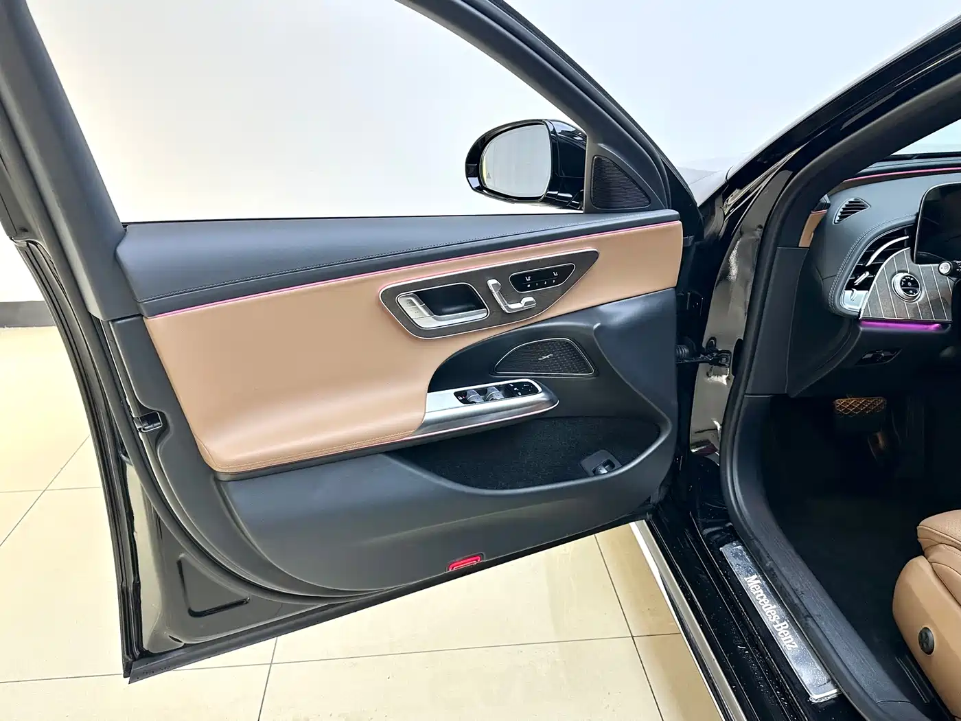 Mercedes-Benz E-Class 2024 E 300 L Fashion фото 18