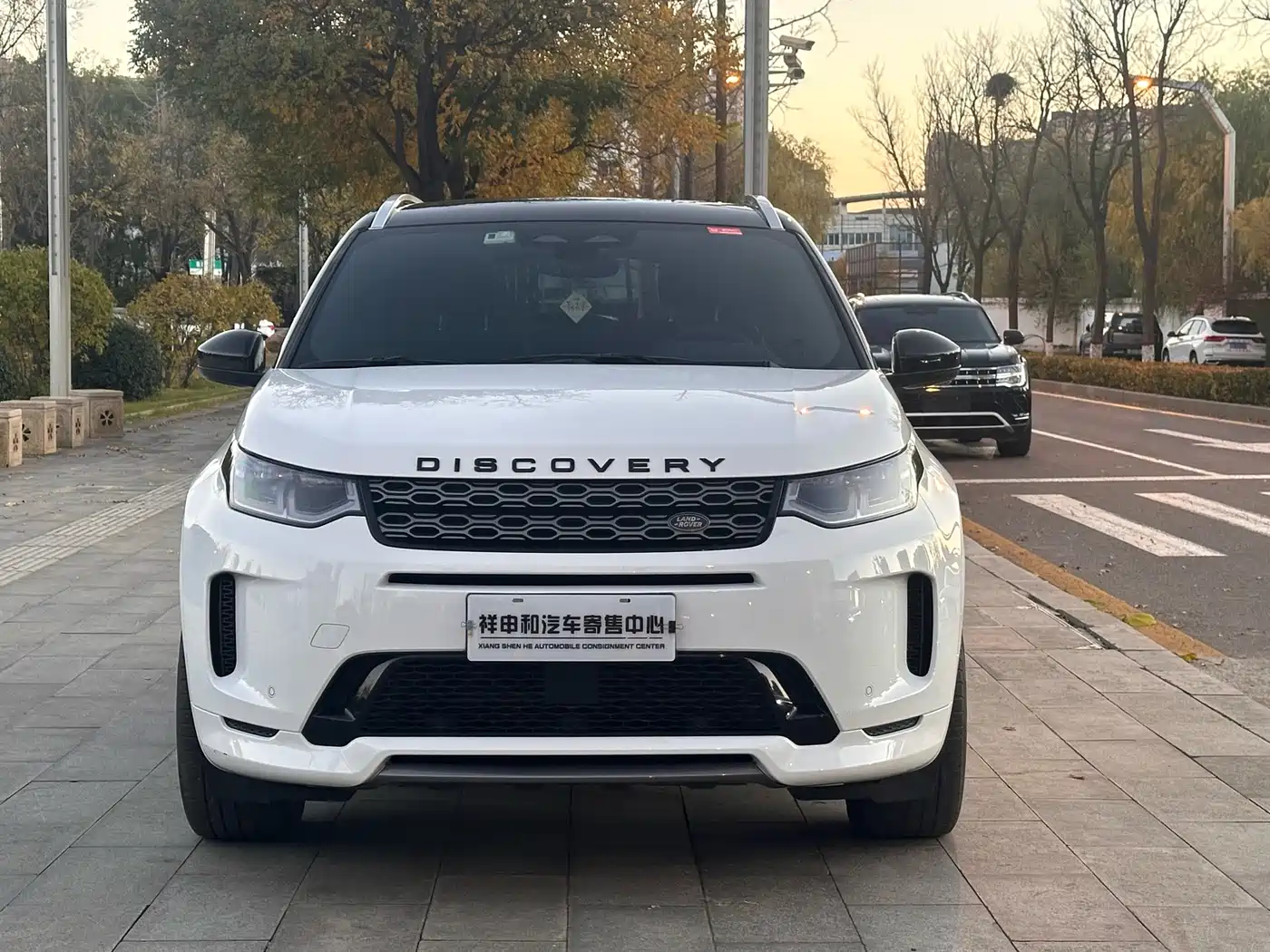 Land Rover Discovery Sport 2022 Model 249PS R-Dynamic SE Performance Tech Edition 5-Seater фото 2