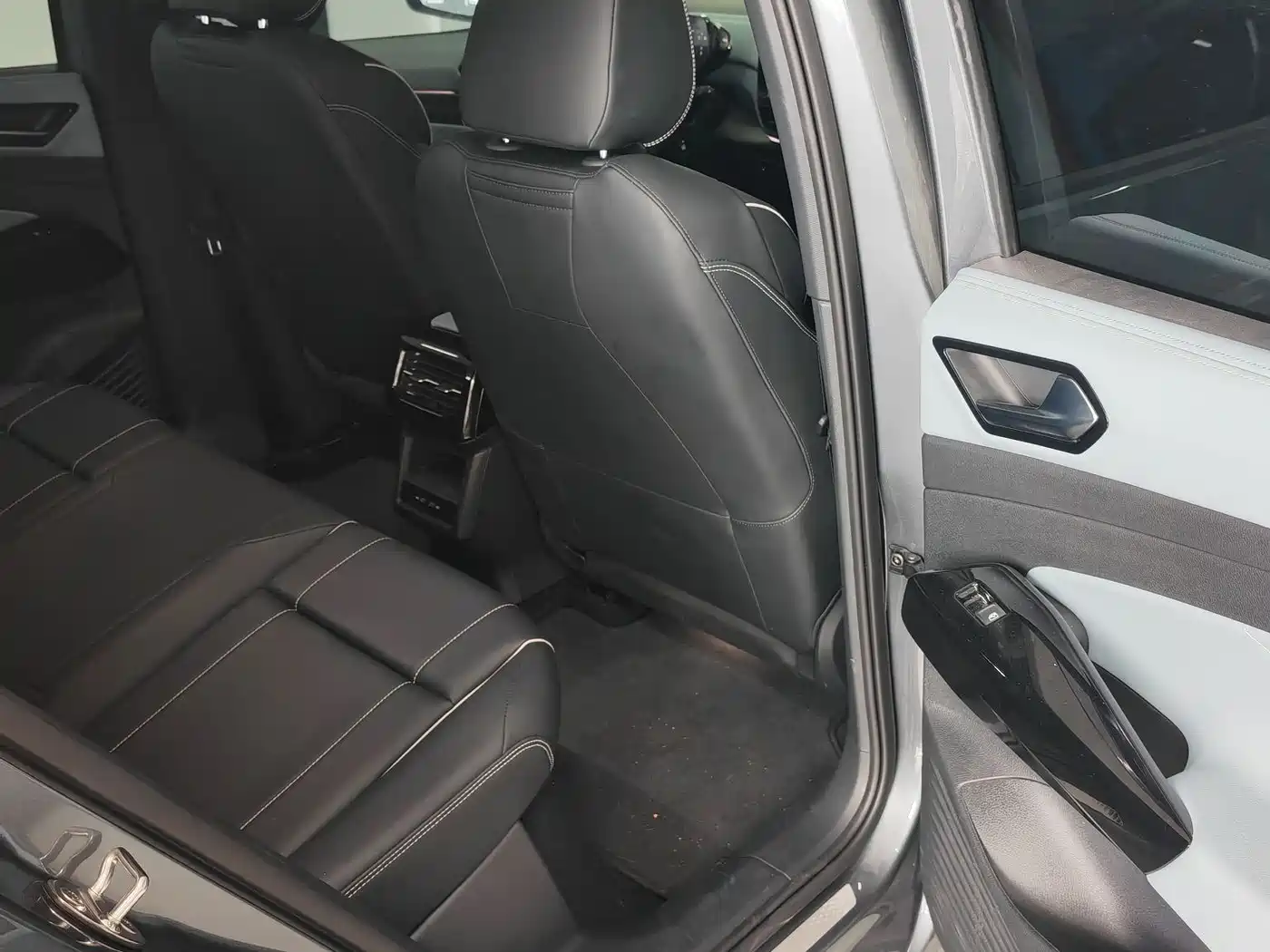 Volkswagen ID.4 X 2023 Pure Long Range Edition фото 10