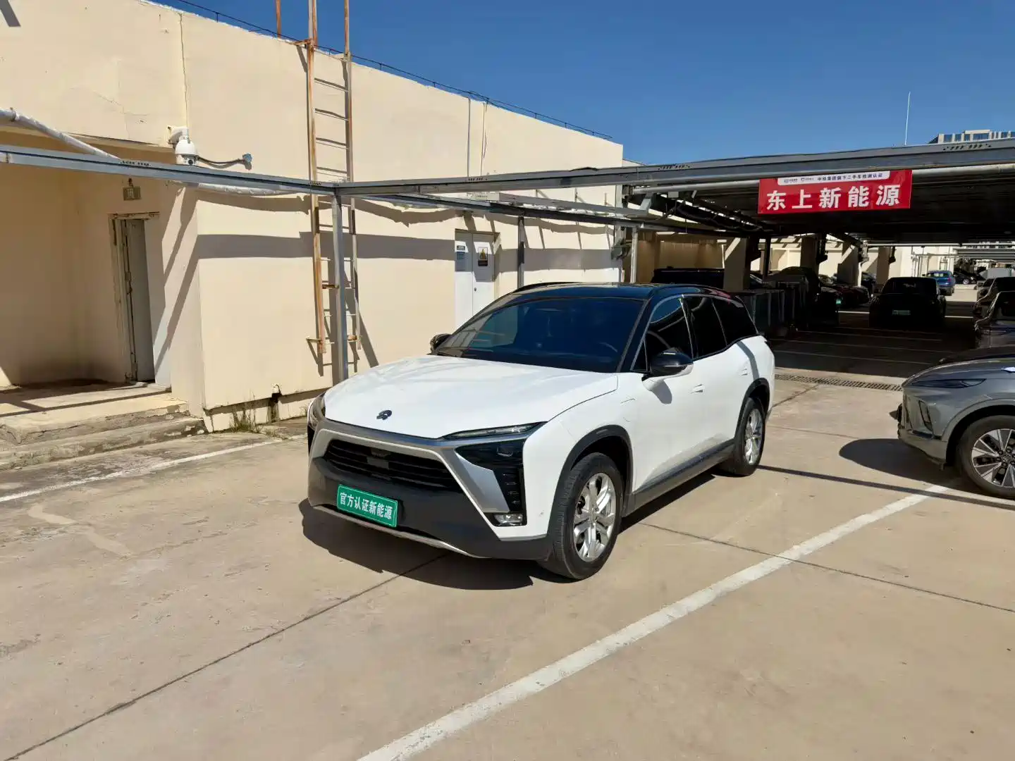 Фото 2 - NIO ES8