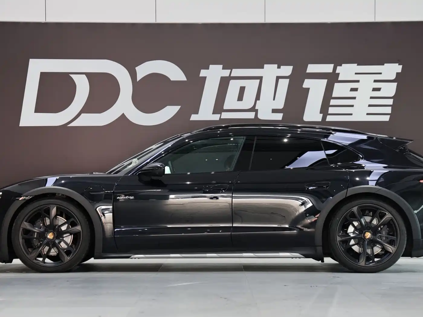 Porsche Taycan 2025 2024 Taycan 4 Cross Turismo