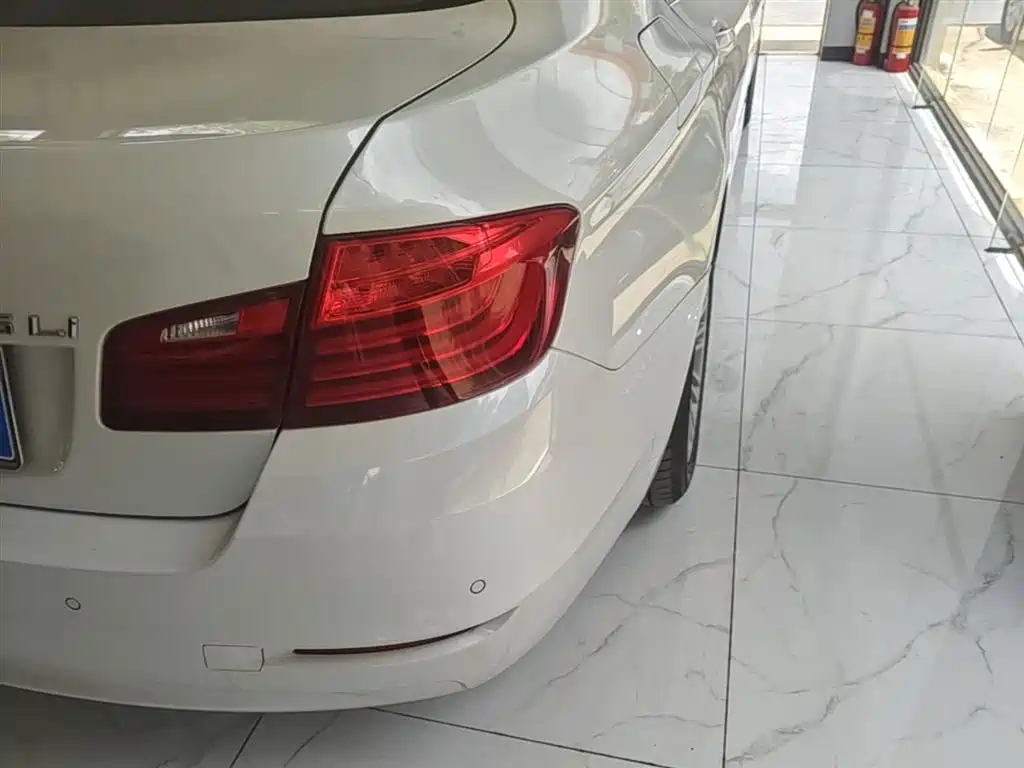 BMW 5 Series 2014 525Li Leading фото 8