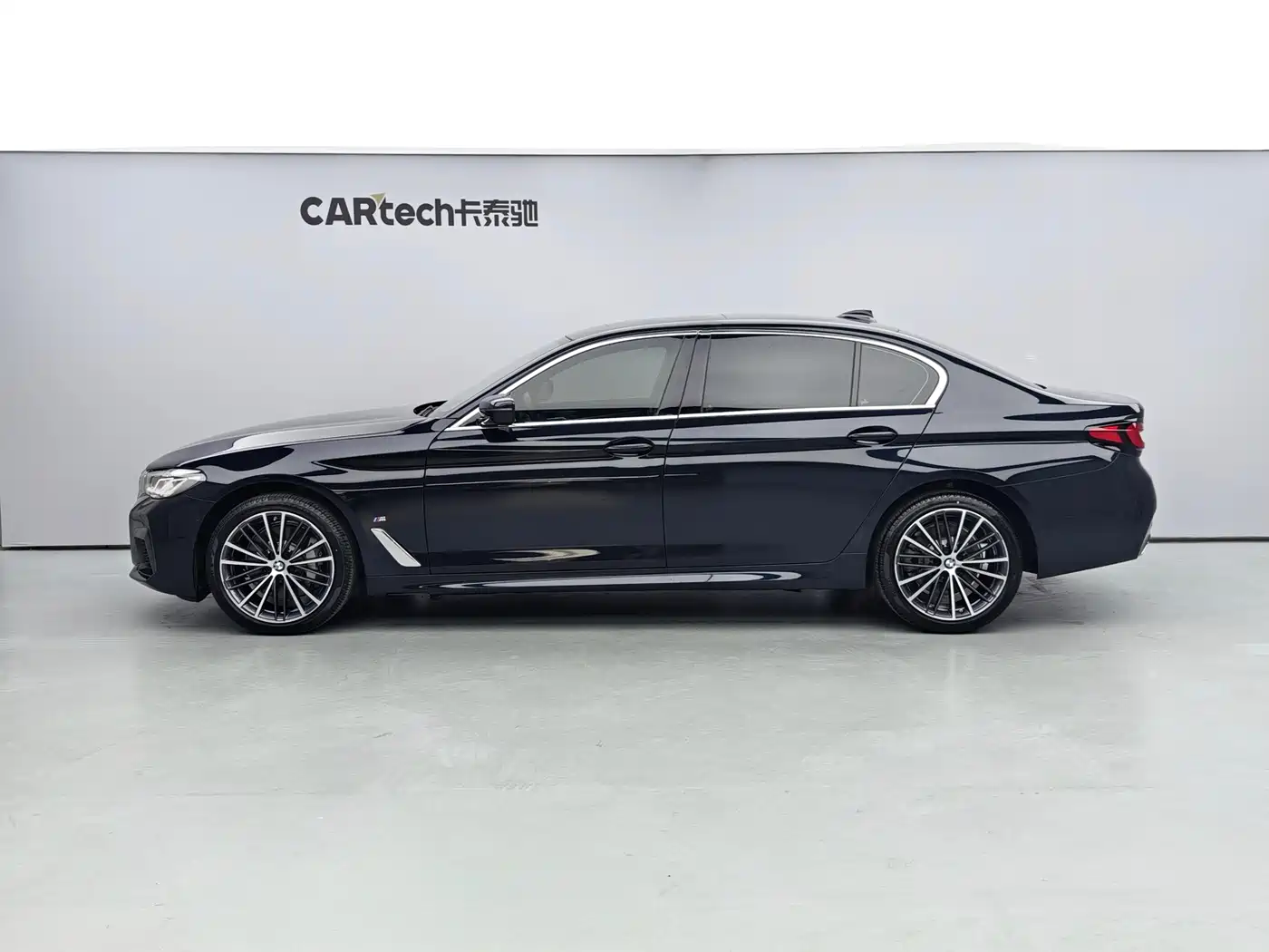 BMW 5 Series 2022 Facelift 530Li Leading M Sport Package фото 3