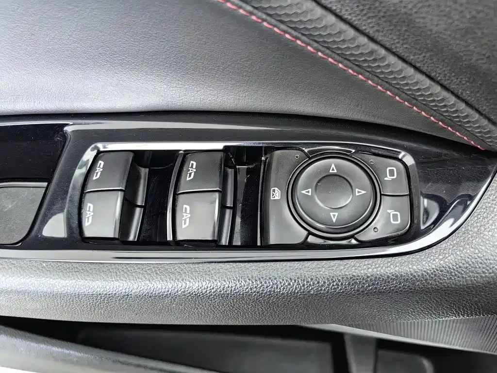 Chevrolet Volando 2021 2020 Mild Hybrid Redline 530T Automatic Premium Edition (5+2 seater)