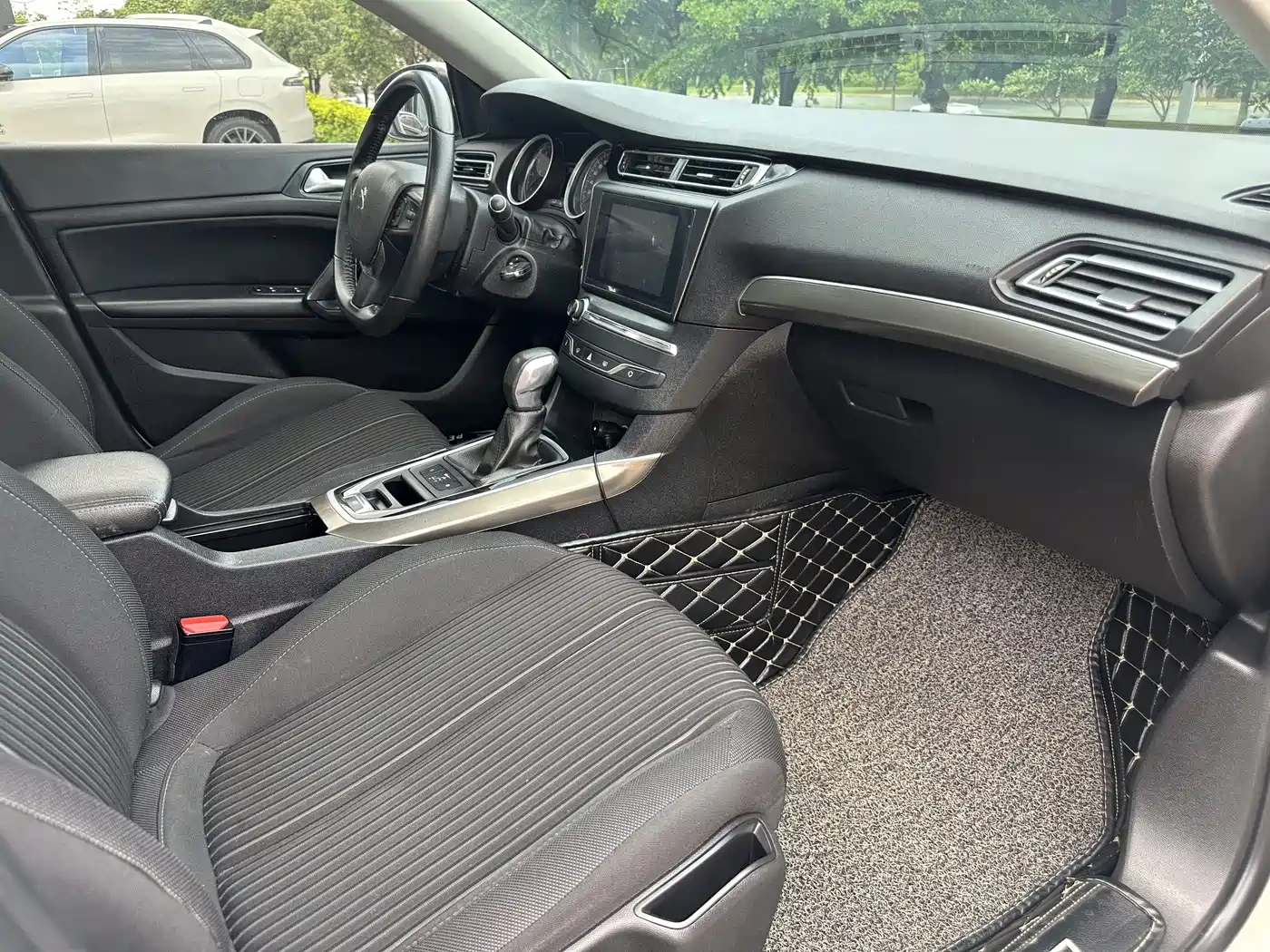 Peugeot 408 2016 1.6T Automatic Luxury Edition фото 12