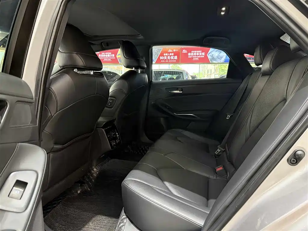 Toyota Avalon 2023 2.0L XLE Premium Edition фото 12