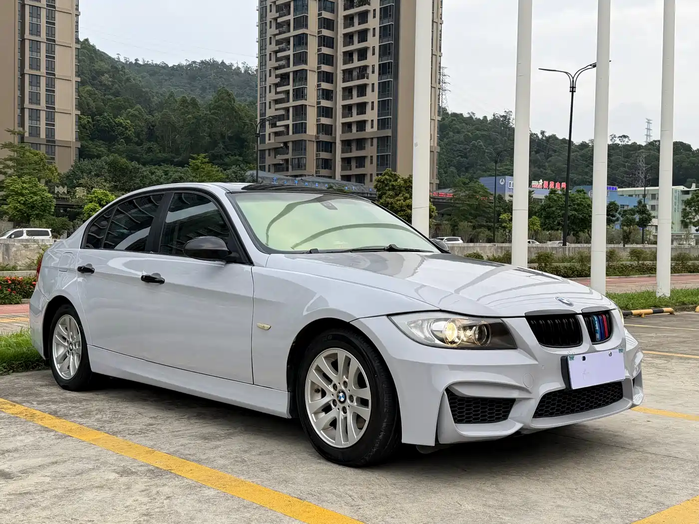 Photo 3 - BMW 3 Series