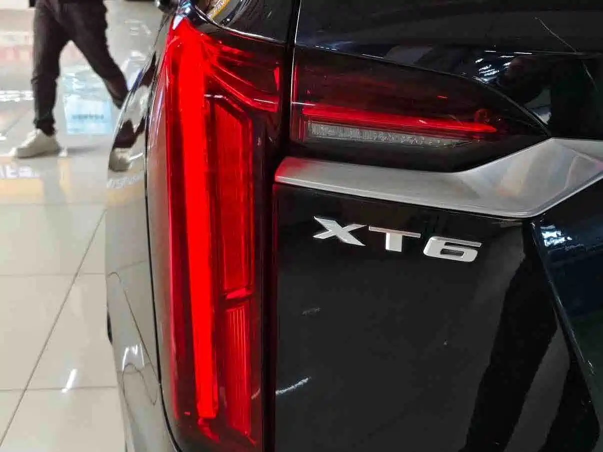 Фото 5 - Cadillac XT6