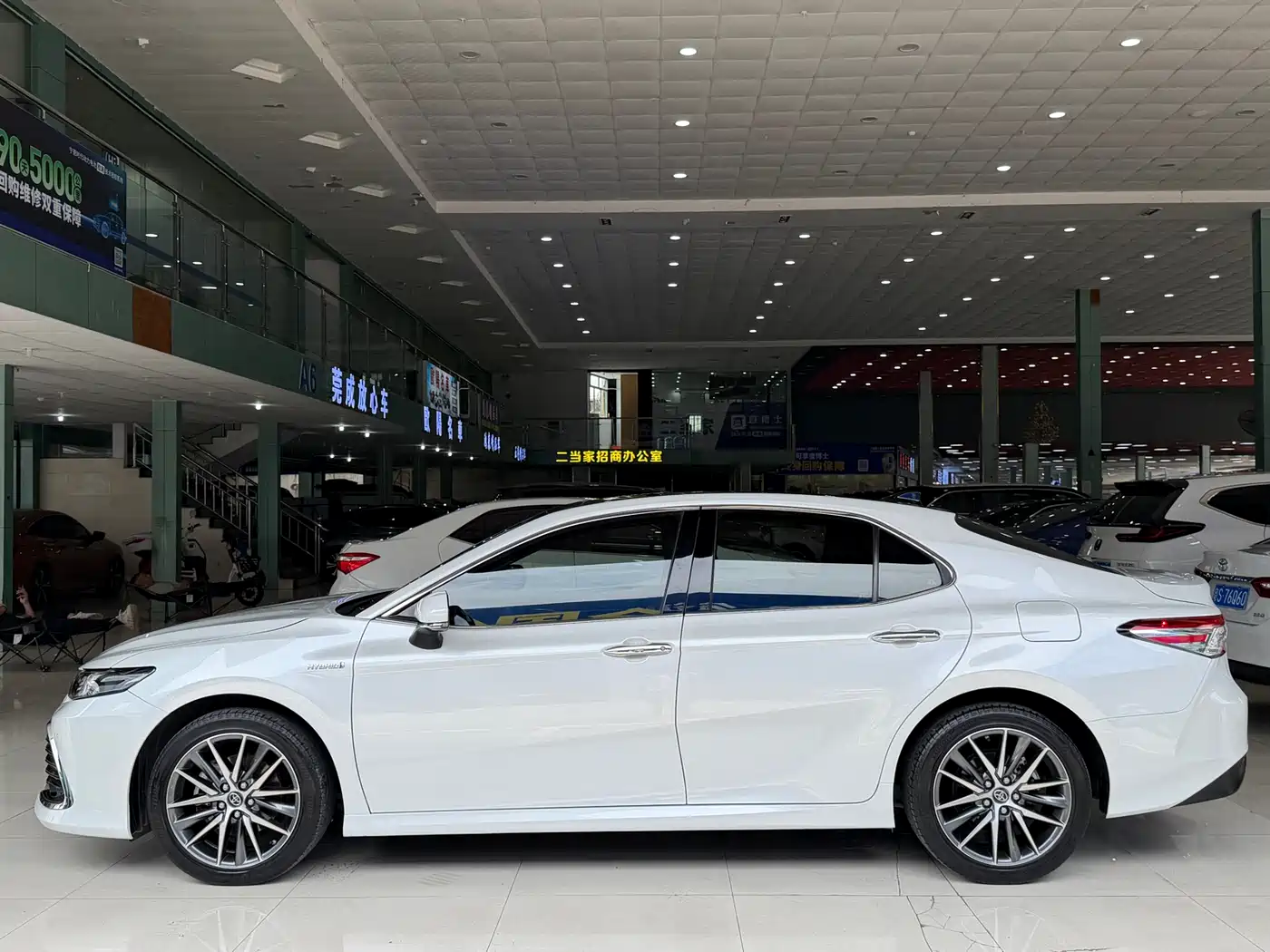 Toyota Camry 2021 Hybrid 2.5HG Luxury Edition фото 15