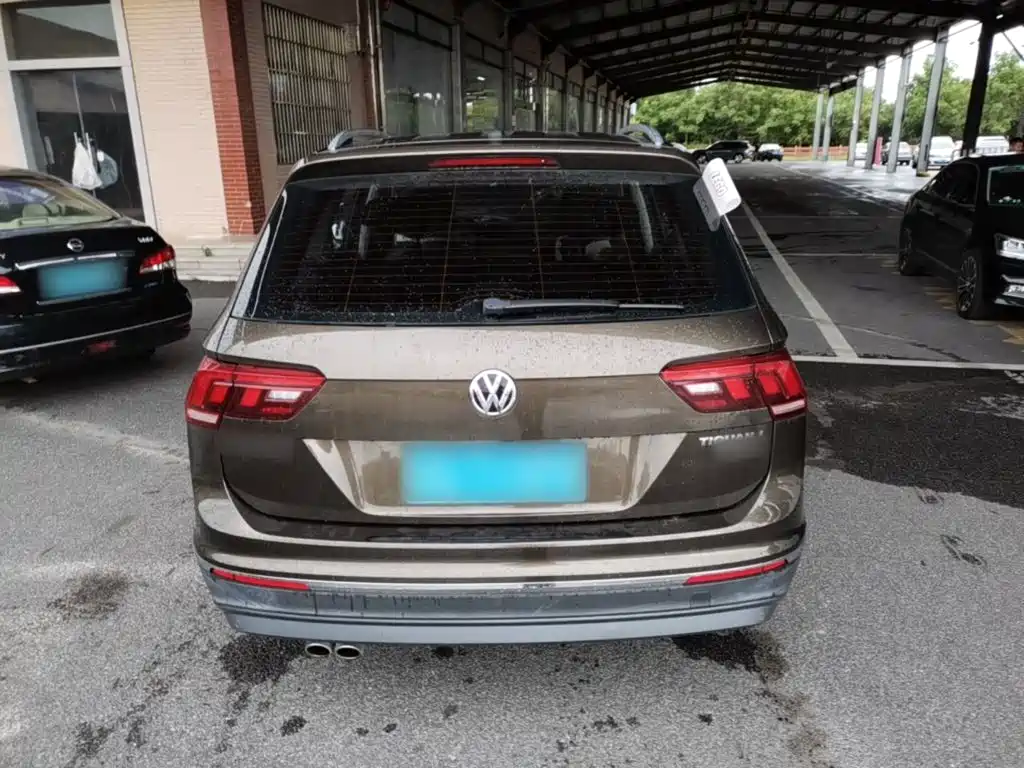 Photo 6 - Volkswagen Tiguan L