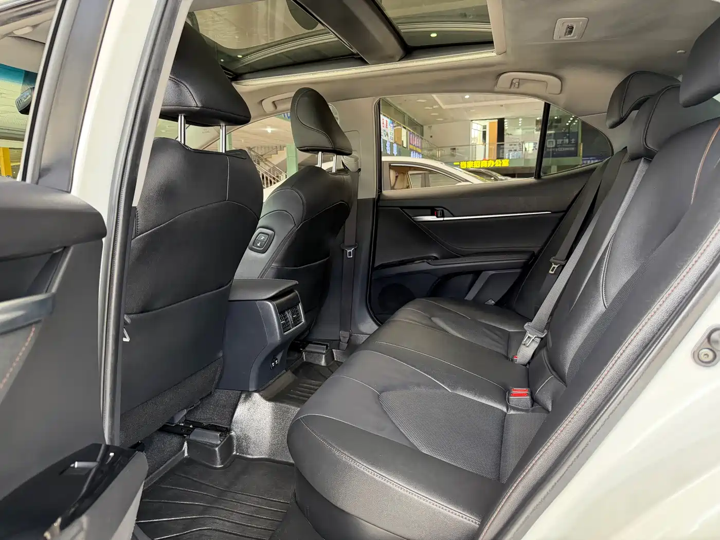 Toyota Camry 2021 Hybrid 2.5HG Luxury Edition фото 8