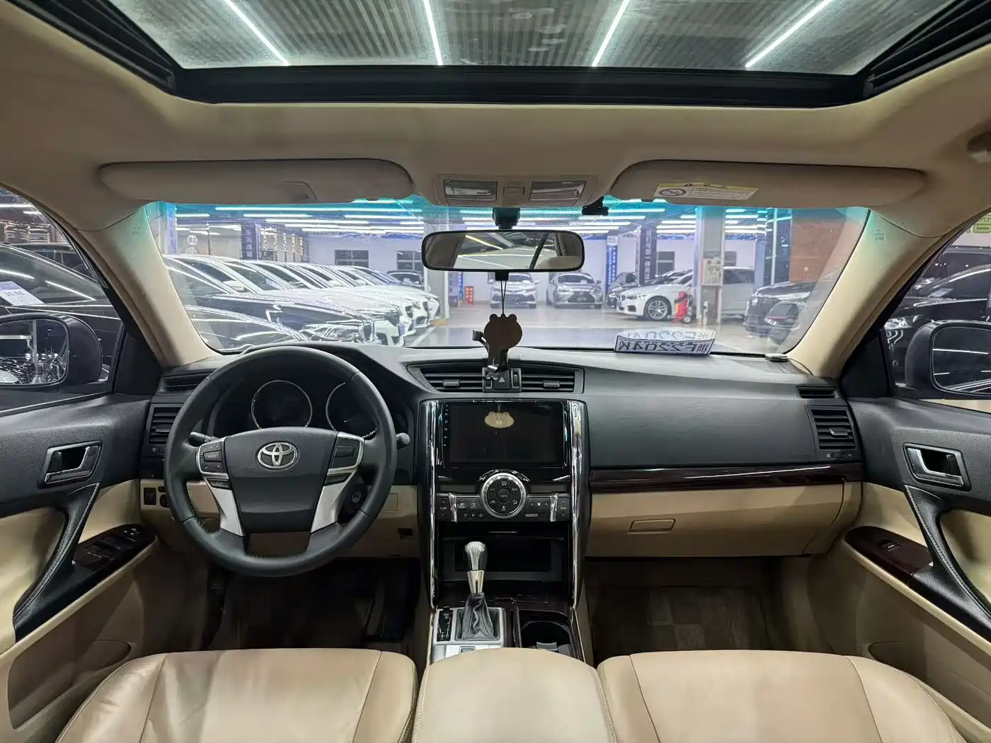 Toyota Reiz 2010 2.5V Elegance Elite Edition фото 4