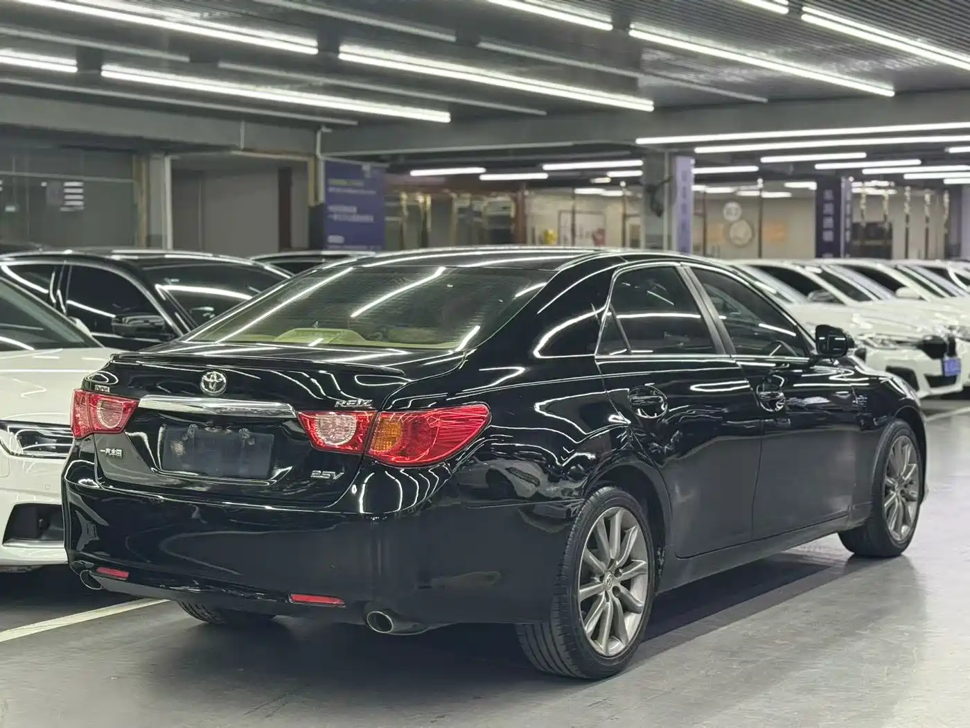 Toyota Reiz 2010 2.5V Elegance Elite Edition фото 9