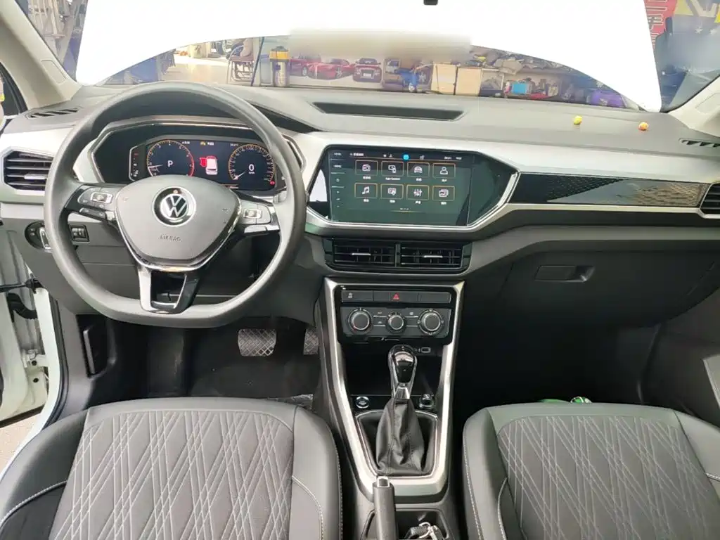 Photo 10 - Volkswagen T-Cross