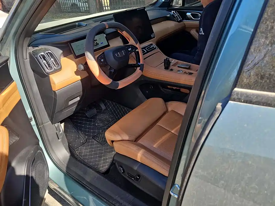 Фото 9 - Geely Atlas L