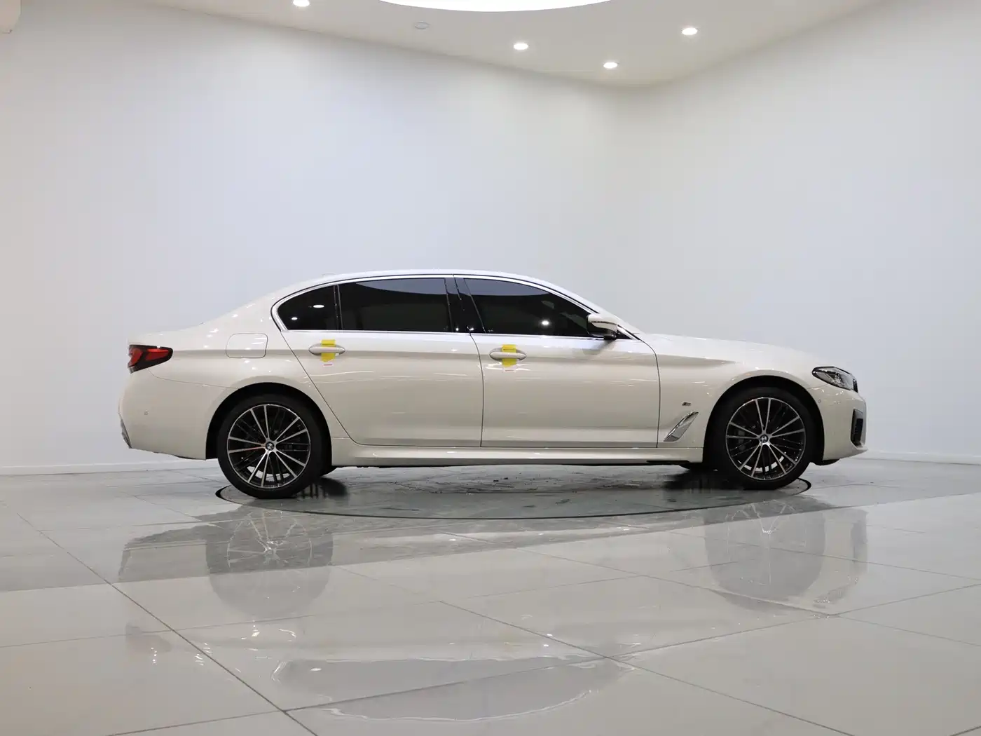 BMW 5 Series 2023 Facelift 530Li Leading M Sport Package фото 15