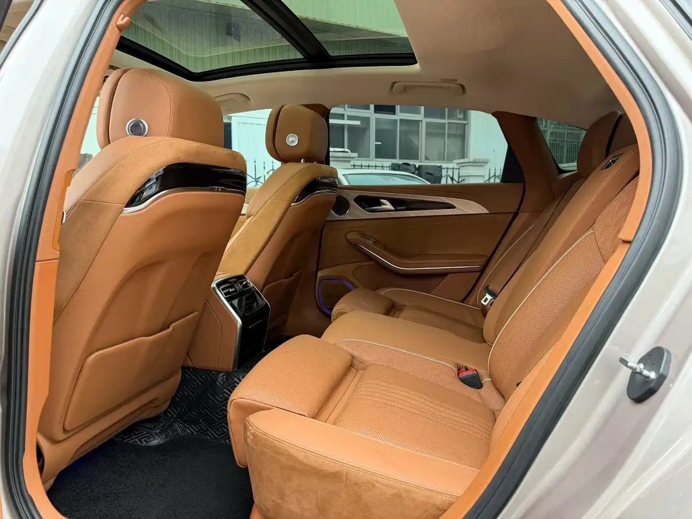 Фото 6 - Hongqi H9